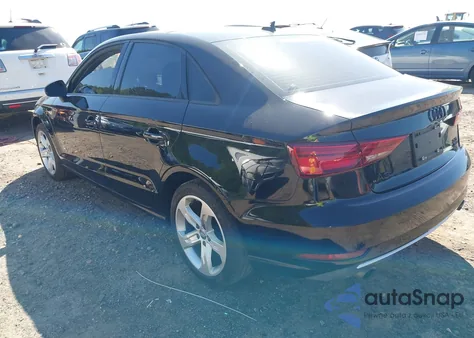 2018 Audi A3 2.0T Premium/2.0T Tech Premium z USA, uszkodzony, nr VIN WAUB8GFF1J1045723
